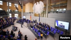 乌克兰总统泽连斯基通过视讯向德国议会发表演讲。（2022年3月17日）