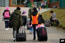 Ukrainian refugees depart from the border crossing in Medyka, southeastern Poland, March 30, 2022. Following Russia's announcement that troops might be withdrawn from various parts of Ukraine, some Ukrainian refugees are returning to their country.