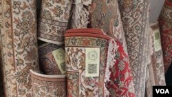 GI label for hand-knotted Kashmiri carpets applied by IICT Srinagar in Kashmir. (Bilal Hussain/VOA)