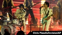 Anderson .Paak, left, and Silk Sonic's Bruno Mars perform "777" at the 64th annual Grammy Awards on Sunday, April 3, 2022, in Las Vegas. (AP Photo/Chris Pizzello)