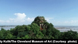 ទិដ្ឋភាពកំពូលភ្នំដា នៅខេត្តតាកែវ ប្រទេសកម្ពុជា កាលពីឆ្នាំ ២០១៩។ (រូបថតដោយ Konstanty Kulik/សារមន្ទីរសិល្បៈ Cleveland)