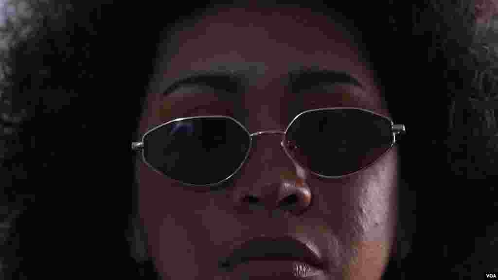 África escribe sobre temas afro en una revista española.