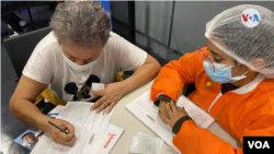 Los migrantes que recibieron el Permiso de Protección Temporal (PPT) tendrán los mismos derechos de los ciudadanos colombianos. [Foto: Jairo Chacón, VOA]