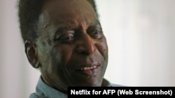 Video yang diberikan Departemen Komunikasi Netflix pada 13 Januari 2021 menampilkan mantan pesepakbola Brazil Pele.(Foto: Netflix untuk AFP)