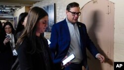 Republikanski kongresmen Džordž Santos u zgradi američkog Kongresa (Foto: AP/Patrick Semansky)