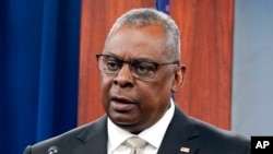 ARCHIVO - El secretario de Defensa, Lloyd Austin, habla durante una sesión informativa en el Pentágono en Washington, el 16 de noviembre de 2022.