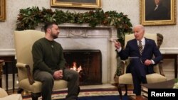 Президент України Володимир Зеленський зустрівся із президентом США Джо Байденгом під час візиту до Вашингтона 21 грудня 2022 року.
