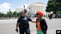 19 Temmuz 2022 - Başkent Washington&#39;da k&#252;rtaj hakkı g&#246;sterisinde 16 Temsilciler Meclisi &#252;yesiyle birlikte g&#246;zaltına alınan milletvekili İlhan Omar