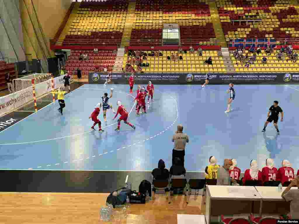 دختران نوجوان هندبال ایران در نیمه اول ۱۷ -۱۰ مغلوب بازیکنان بلندقامت نماینده اروپا شد