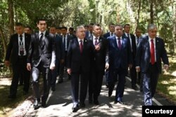 Markaziy Osiyoning biror davlatida demokratiya tomon dadil qadam tashlanmagan, hech bir jamiyat erkin emas