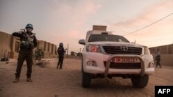 ARCHIVES - Une patrouille de la MINUSMA à Tombouctou, au Mali, le 8 décembre 2021.