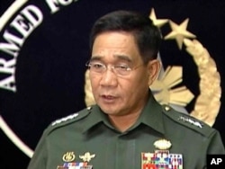 FILE - Hermogenes Esperon Jr.