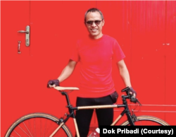 Singgih Susilo Kartono dan sepeda bambu Spedagi karyanya. (Foto: Dok Pribadi)