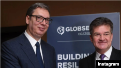 Predsednik Srbije Aleksandar Vučić i izaslanik EU za dijalog Miroslav Lajčak na Globsek forumu u Bratislavi (Instagram)