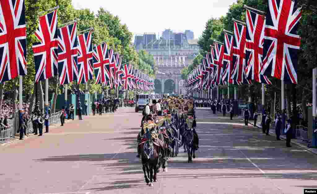 The King's Troop, Royal Horse Artillery, ride down The Mall on their way to fire ceremonial gun salutes during celebrations for Britain's Queen Elizabeth's Platinum Jubilee, in London, June 2, 2022. 