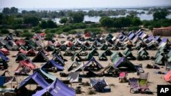 Perumahan sementara untuk menampung korban banjir, di Sehwan, provinsi Sindh, Pakistan, Jumat, 9 September 2022.(AP/Pervez Masih)