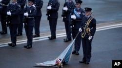 In Photos: Queen Elizabeth's Final Journey from Scotland to London
