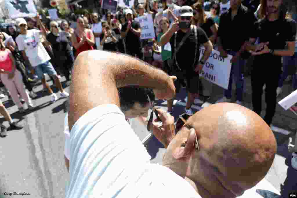 تجمع گروهی از ایرانیان در قبرس برای همراهی با اعتراضات در شهرهای ایران