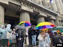 Učesnici šetnje u okviru Evroprajda, u Beogradu, 17. septembra 2022. (Foto: Jovana Đurović, VoA)