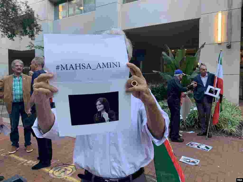 تجمع تعدادی از ایرانیان مقیم واشنگتن دی سی در مقابل دفتر حفاظت از منافع جمهوری اسلامی در واشنگتن 