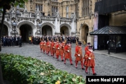 Gedung Parlemen di Westminster Hall, di dalam Istana Westminster, London pusat pada 12 September 2022, setelah kematian Ratu Elizabeth II pada 8 September. (Foto: AFP/Leon Neal)