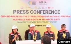 Menteri Keuangan, Presiden IsDB, Menteri Kesehatan, dan Wakil Gubernur Bali memberikan keterangan kepada media terkait layanan ibu anak di 6 RS.foto Humas Kemenkeu