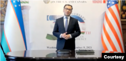 Javlon Vahobov, O'zbekistonning AQSh va Kanadadagi elchisi , Kaspiy siyosat markazi virtual forumida so'zlamoqda, Vashington, 1-fevral, 2022