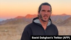 Benjamin Briere, warga negara Prancis yang ditahan di Iran pada 2020 dengan tuduhan spionase, di lokasi yang tidak diungkap. Briere dijatuhi hukuman delapan tahun di penjara di Iran pada 25 Januari 2022, menurut pengacaranya Saeid Dehghan. (Foto: Saeid Dehghan/ AFP)
