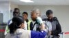 Seorang pelancong tiba di Bandara Internasional Toussaint Louverture, Port-au-Prince, diperiksa suhunya sebagai bagian dari langkah-langkah untuk mencegah masuknya virus corona di Haiti, 4 Februari 2020. (Foto: Reuters/Valerie Baeriswyl)