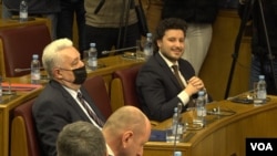 Predsjednik i potpredsjednik Vlade Crne Gore, Zdravko Krivokapić i Dritan Abazović, u Skupštini Crne Gore (Photo: VOA, Jovo Radulovic)