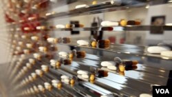 Penggunaan obat antiretroviral (ARV) akan secara drastis mengurangi risiko penularan virus HIV ke pasangan penderita AIDS (foto: ilustrasi).