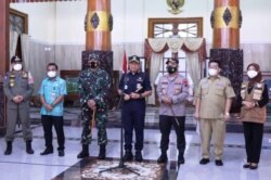 Bupati Cilacap didampingi Satgas Covid-19 memastikan masuknya varian baru ini dalam keterangan resmi Sabtu 22 Mei 2021. (Foto: Dok Humas Pemkab Cilacap)