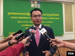 Ministry of Environment Secretary of State Sao Sopheap speaks to reporters after the inception of USAID Green Prey Lang in Phnom Penh, Cambodia, April 3, 2019. (Tum Malis/VOA Khmer)