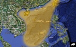 ចិន​អះអាង​ថា​តំបន់​ដែល​មាន​គូសសម្គាល់​នៅ​ក្នុង​តំបន់​សមុទ្រ​ចិន​ខាង​ត្បូង​គឺជា​កម្មសិទ្ធិ​របស់​ខ្លួន។ ក៏ប៉ុន្តែ រដ្ឋាភិបាល​នៃ​ប្រទេស​មួយ​ចំនួន​ផ្សេងទៀត​ក៏​អះអាង​ថា ផ្នែក​ខ្លះ​នៃ​សមុទ្រ​ចិន​ខាង​ត្បូង​នេះ​ក៏ជា​កម្មសិទ្ធិ​របស់​ខ្លួន​ដែរ។