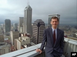 FILE - Indianapolis Mayor Stephen Goldsmith in Indianapolis, Nov. 2, 1995. Goldsmith, now with Harvard Kennedy School's Ash Center for Democratic Governance and Innovation, said the "challenges are dramatic" for Kushner's new office of innovation.