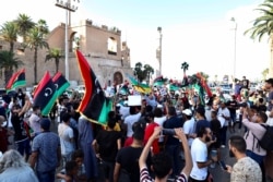 Aksi unjuk rasa anti-pemerintah di Tripoli, Libya, 25 Agustus 2020. (REUTERS/ Hazem Ahmed)