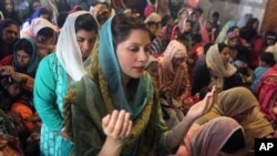Christian women pray during an Easter service at St Anthony's Church in Lahore, Pakistan, March 27, 2016.