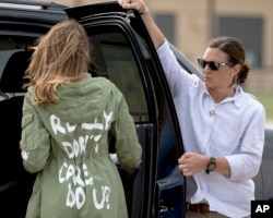 Melania Trump arriba a la Base Aérea Andrews en Maryland para abordar un vuelo a Texas el 21 de junio de 2018.