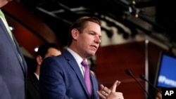 Eric Swalwell (Sen.D-CA), di Gedung Capitol, Washington D.C. (Foto: dok).
