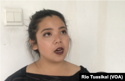 Mahasiswi yang mendukung Agni, Cornelia Natasya, mengatakan rektorat terkesan tertutup terkait perkembangan konseling HS. (Foto: VOA/Rio Tuasikal)