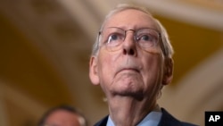 Лідер республіканської меншості у Сенаті Мітч Макконнелл: «Настав час для адміністрації задіяти додаткову допомогу та припинити мікроменеджмент використання Україною американської зброї».