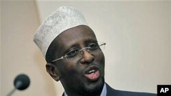Sharif Sheikh Ahmed, currently the President of Somalia's Transitional Federal Government, speaks during a news conference in central London, Mar 9, 2010 (File Photo)