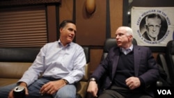 Mitt Romney recibió el apoyo del senador John McCain, quien fue el nominado republicano en 2008.