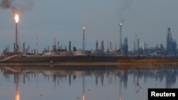 Los inventarios de combustible de Venezuela han ido disminuyendo esta semana debido a que las refinerías locales producen poco y PDVSA enfrenta complicaciones relacionadas a las nuevas sanciones de EE.UU.