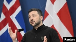 Presiden Ukraina Volodymyr Zelenskyy memberi keterangan pers usai KTT Nordik di Stockholm, Swedia, Jumat, 31 Mei 2024. (Foto: TT News Agency/Frederik Sandberg via Reuters)