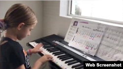 Mandy Corrente, artista venezolana que comenzó su carrera desde los tres años de edad. [Foto: Captura de pantalla de video de cortesía]