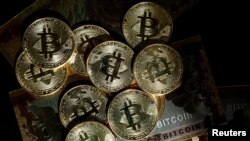 Foto ilustrasi mata uang kripto Bitcoin yang diabadikan di Paris, Prancis, 9 Maret 2024. (Foto: Benoit Tessier/Reuters)