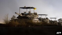 ইসরায়েলি সেনাবাহিনীর প্রকাশ করা এই হ্যান্ডআউট ছবিতে গাজার দক্ষিণাঞ্চল রাফায় তাদের বাহিনীকে দেখা যাচ্ছে। (৮ মে, ২০২৪) 