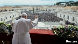 Во своето божиќно обраќање, папата, исто така, го нарече нападот на 7 октомври врз Израел од страна на милитантите на Хамас „одвратен“ и повторно апелираше за ослободување на околу 100 заложници кои сè уште се држат во Газа