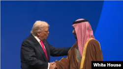 دونالد ترامپ، رئیس جمهوری آمریکا و بن‌سلمان، ولیعهد سعودی در مجمع سرمایه‌گذاری آمریکا و عربستان